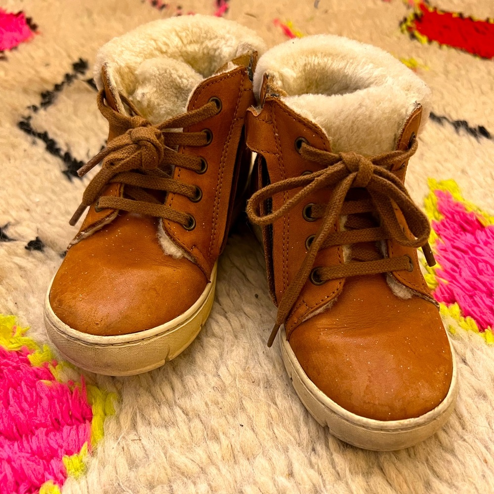 Pom d’Api toddler shearling boots, size 25. Great condition!